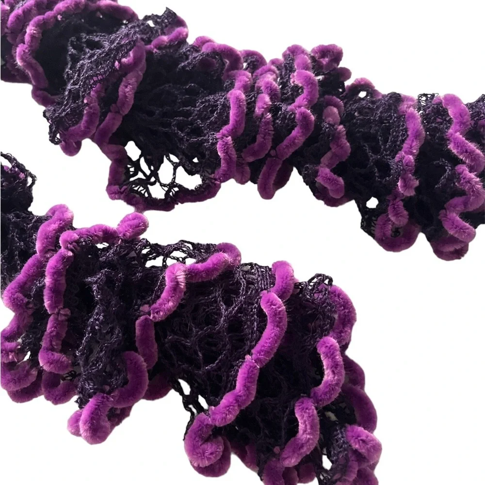 Y2K Hand-Knit Ruffle Scarf - Picture 2 of 2